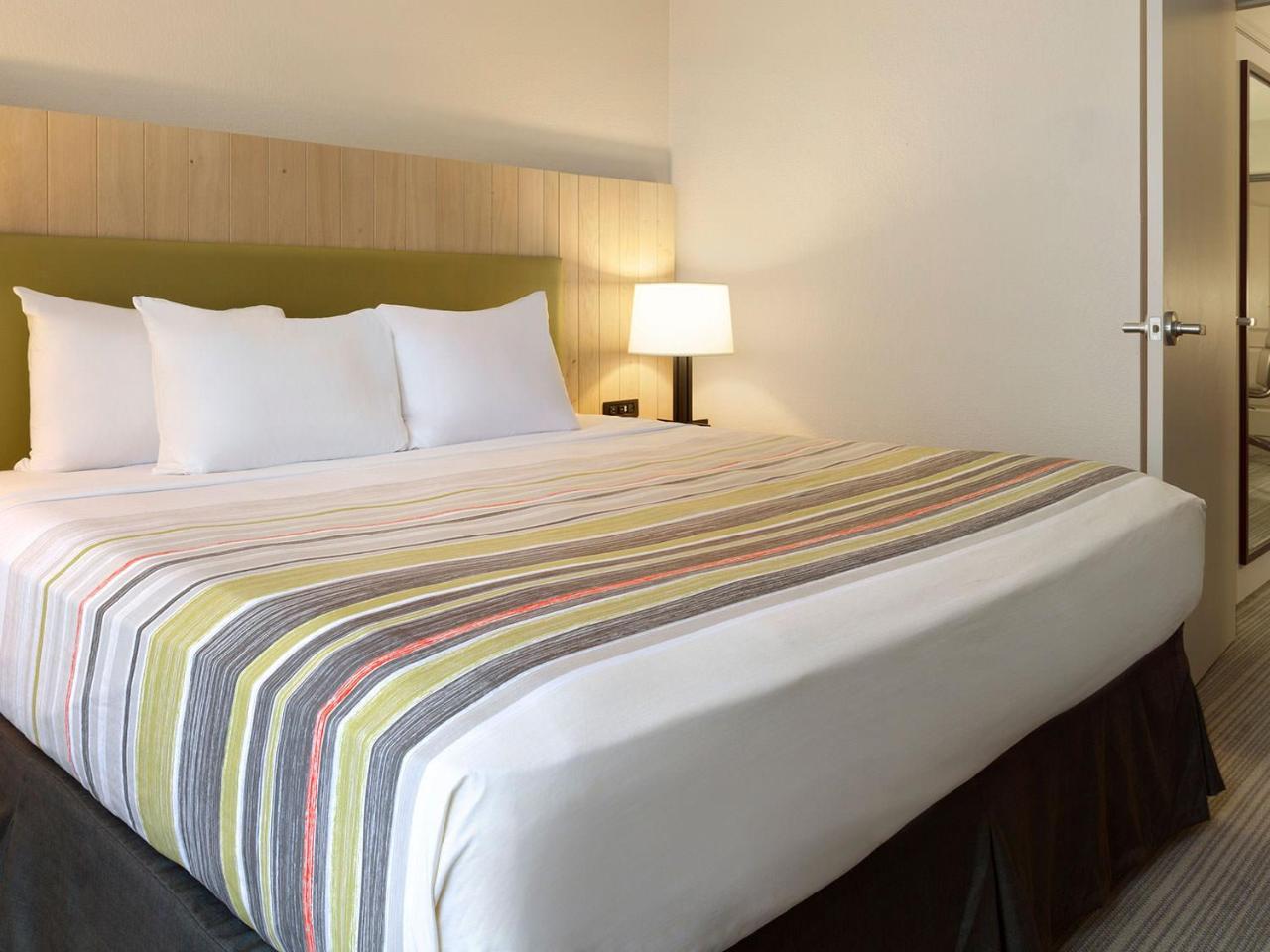 Country & By Radisson, North, Ga